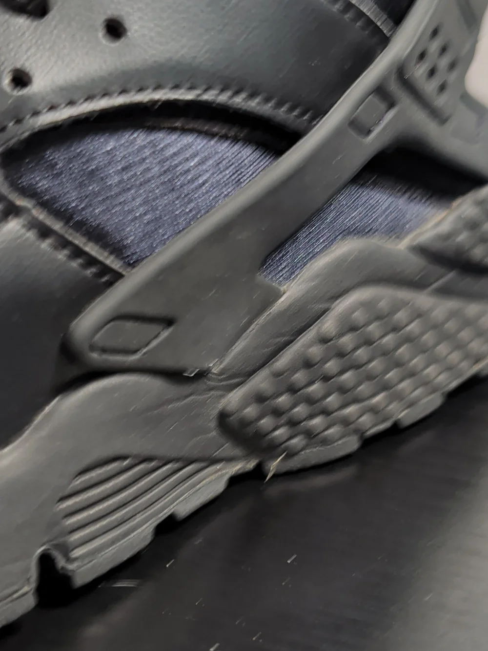 Nike Women’s Air Huarache Run Triple Black Size 8 Sneakers 634835-012